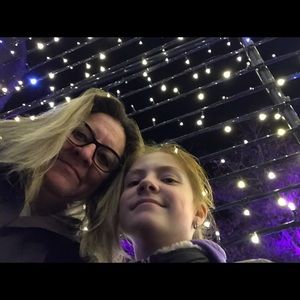 Meet your Posher, Joelle